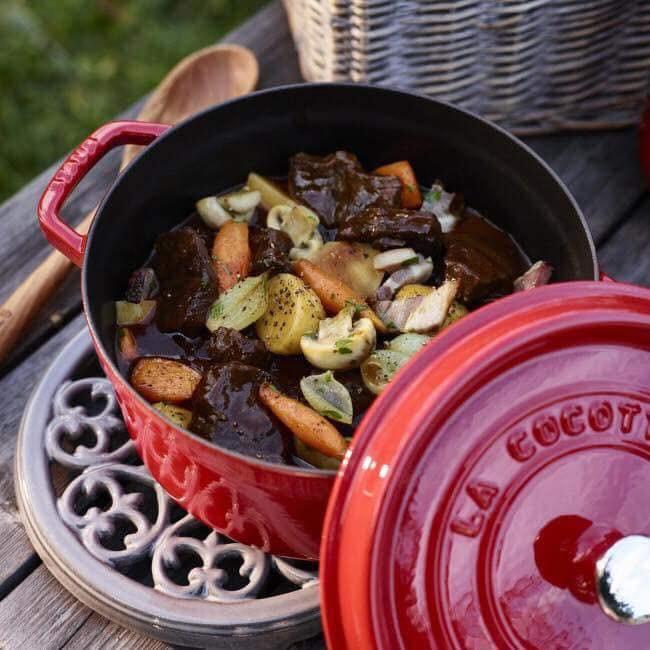 ( Hàng Đức) Nồi gang staub 24cm, 3,8l, đỏ