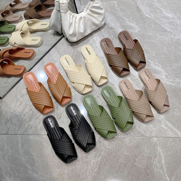 Giày sục hở mũi quai chéo