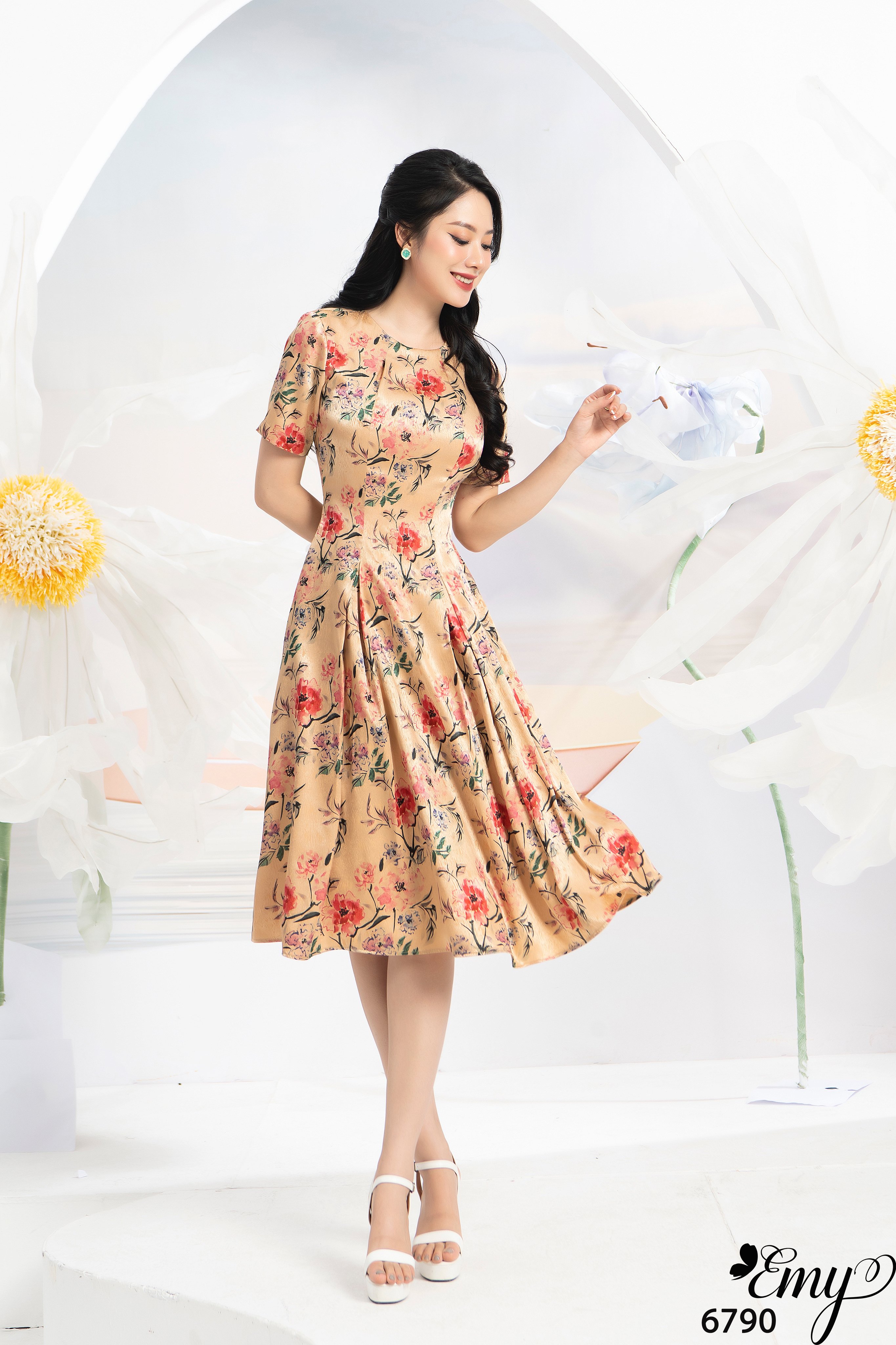 Đầm EMY EM6790 Xoè Cổ Tròn Lụa Vân