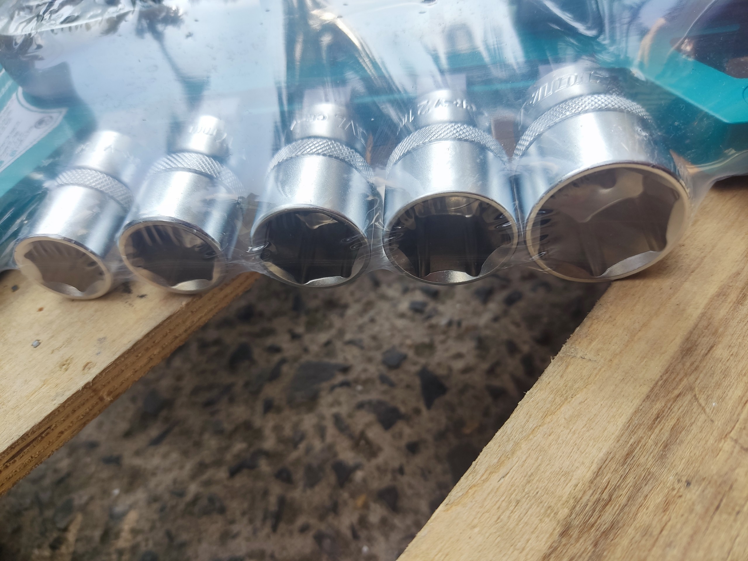 Bộ 12 Cái Socket 1/2" & Cần 2 Chiều Tht141121 Total