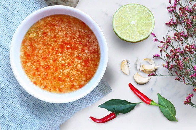 NƯỚC MẮM NHỈ CÁ CƠM 584 NHA TRANG 30 ĐỘ ĐẠM