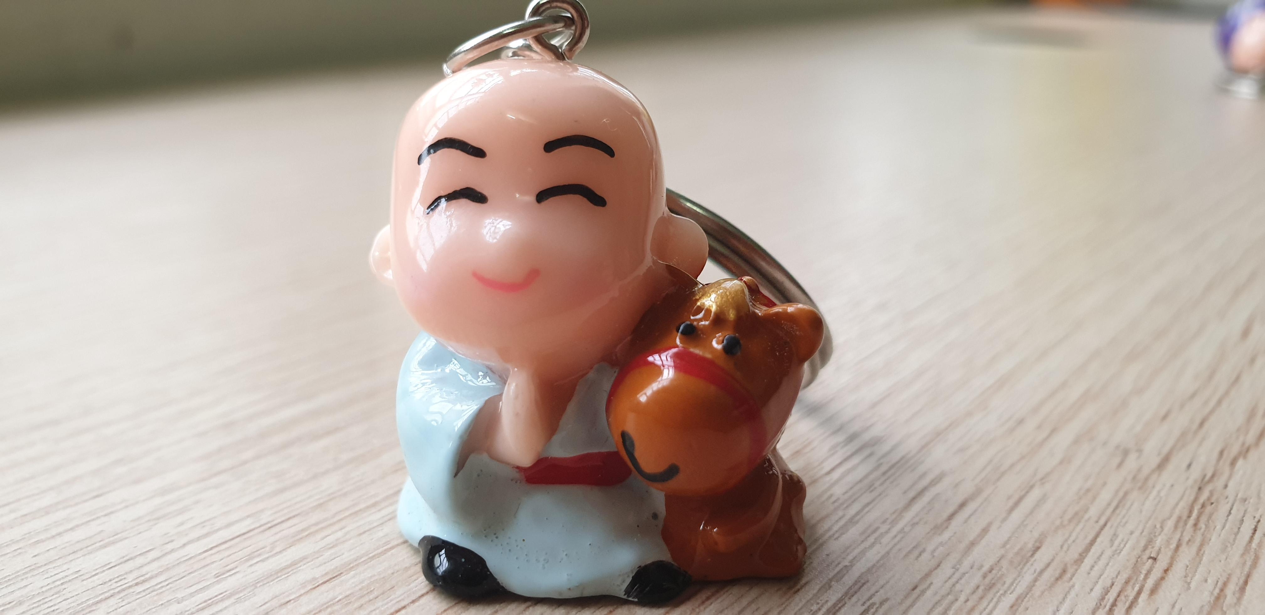Móc Khóa Chú Tiểu Ôm Động Vật Dễ Thương (Giao mẫu ngẫu nhiên)
