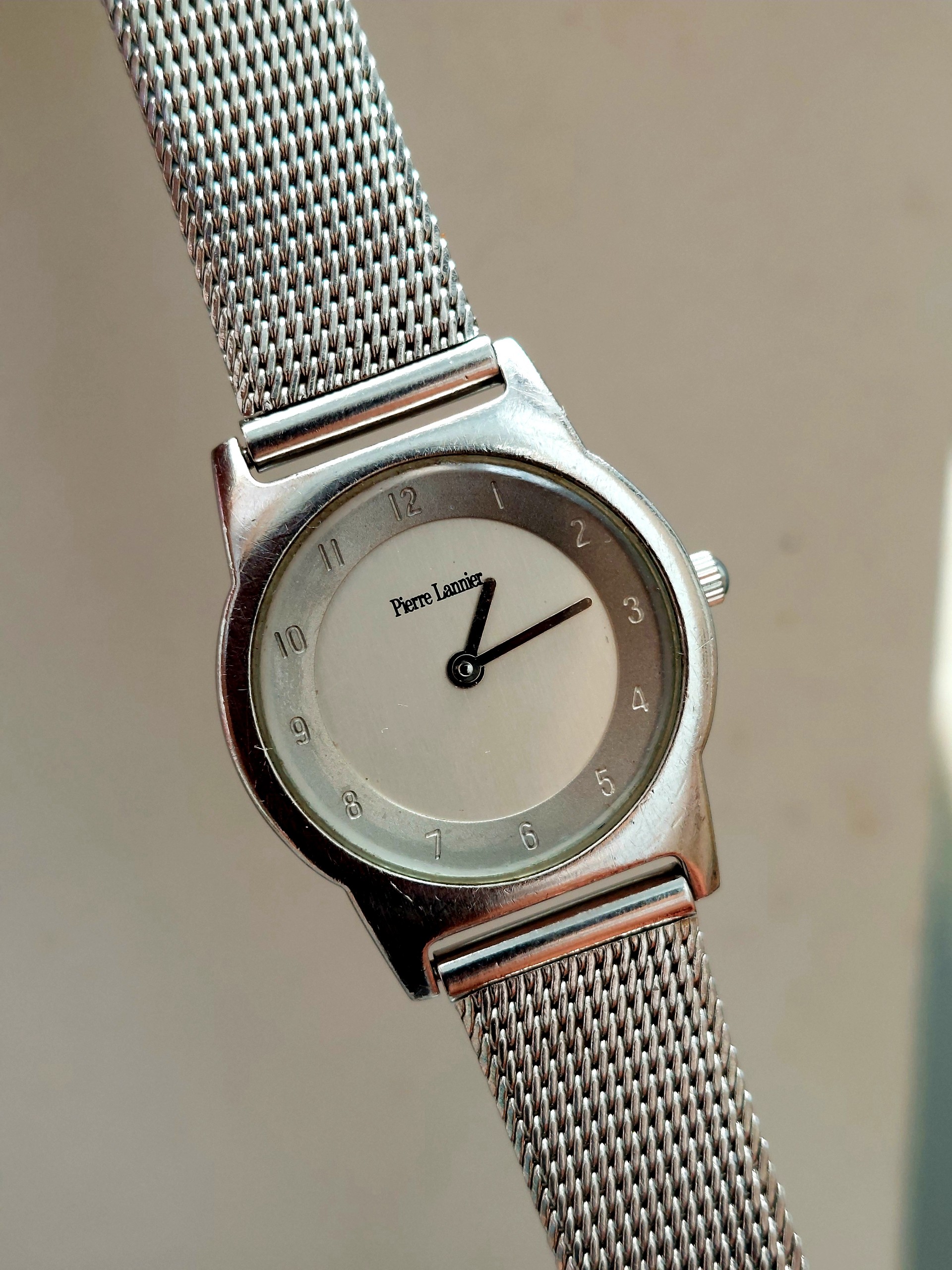 Đồng hồ nữ Pierre Lannier chạy pin hàng Si