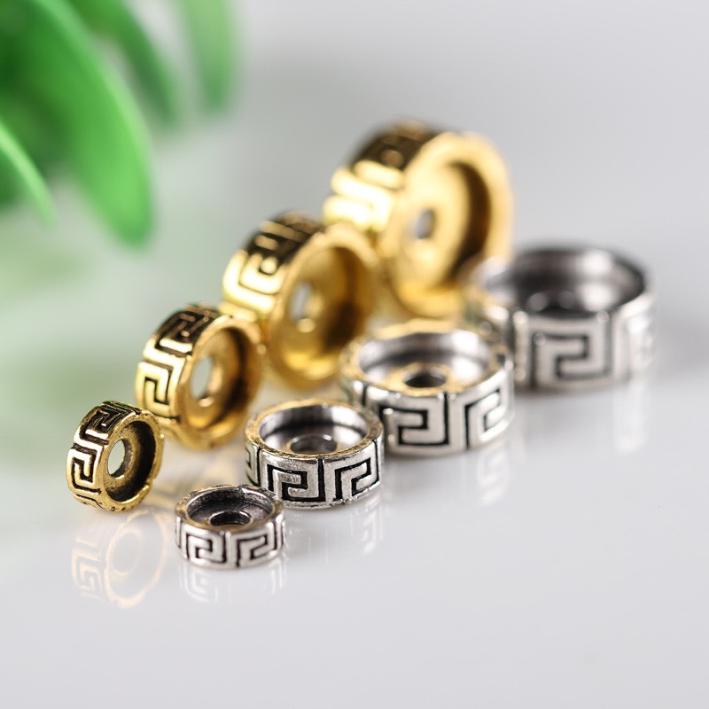 Charm chặn bạc - Hoạ tiết hoa văn