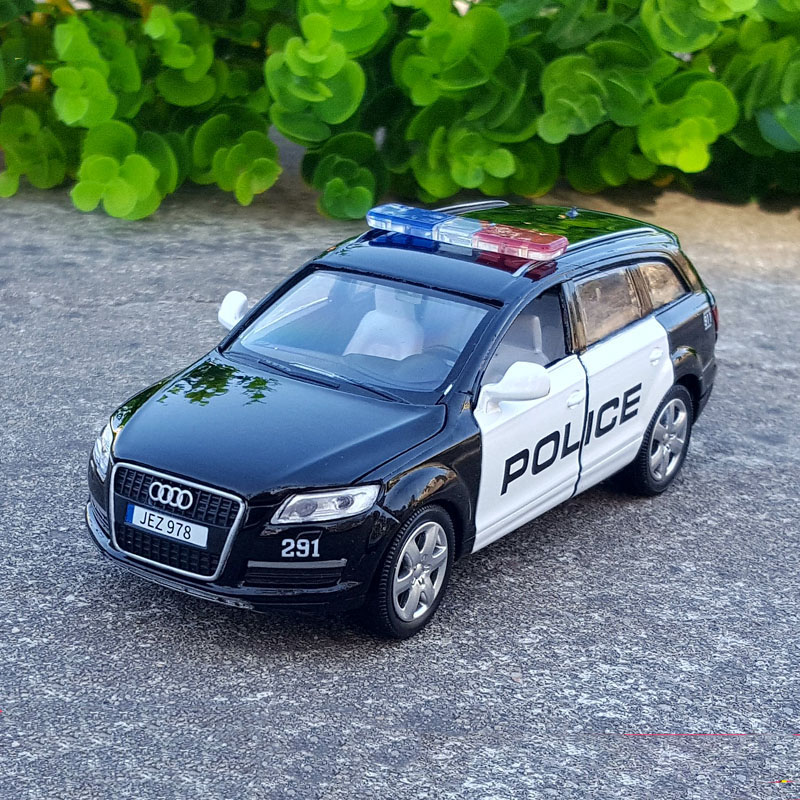Mô hình Audi Q7 cảnh sát 1:32