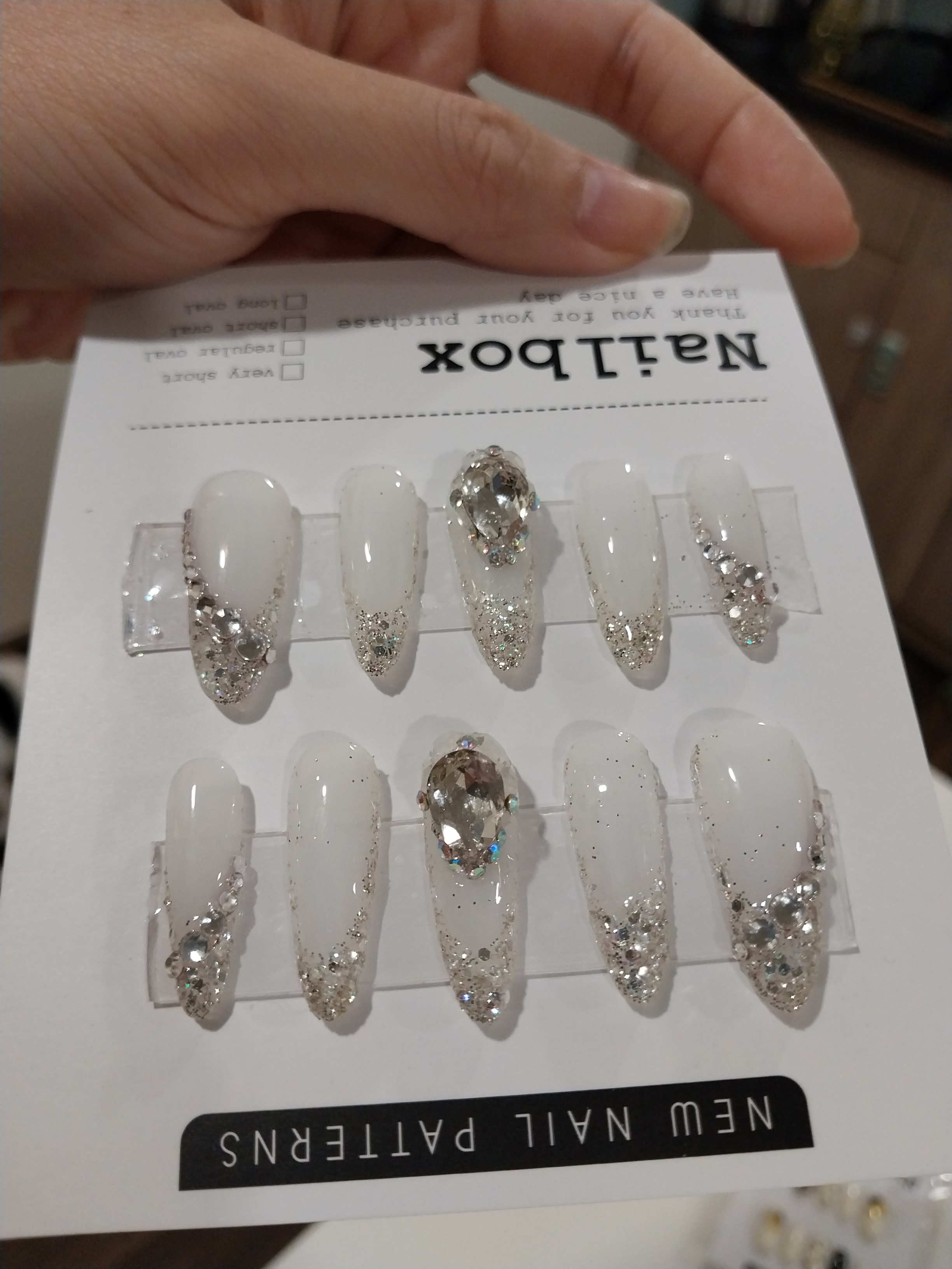 Nail box thiết kế phong cách Hàn Quốc bling bling