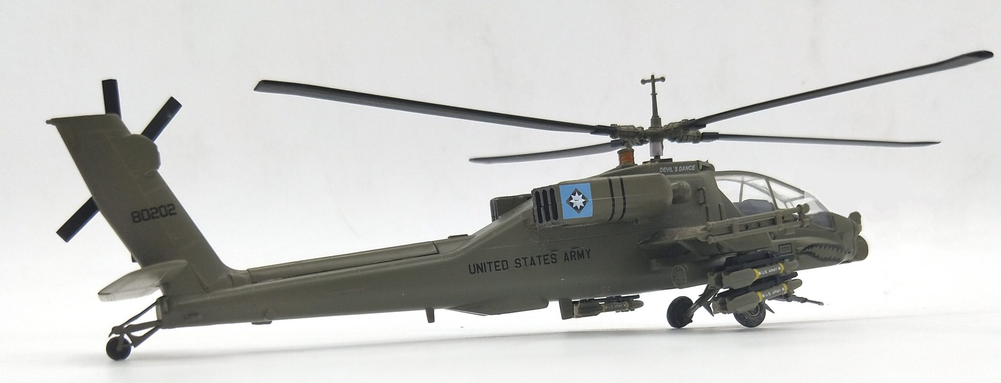 Mô hình máy bay AH-64 Apache