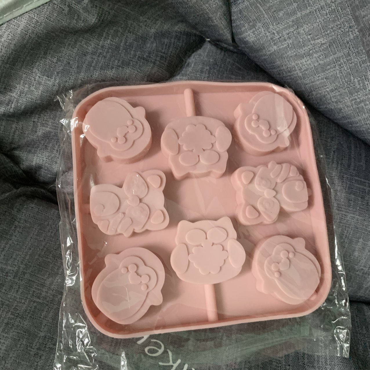 Khuôn làm kẹo mút cho bé