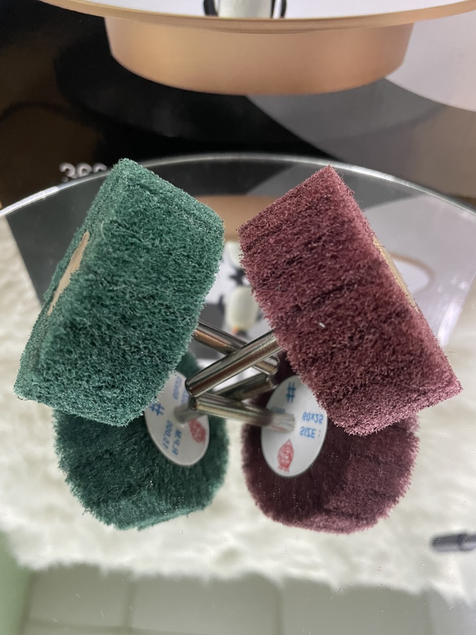 Nhám carem nỉ,Nhám trụ nỉ ,Nhám chuôi nỉ xanh đỏ kích thước 50x25mm cốt 6mm