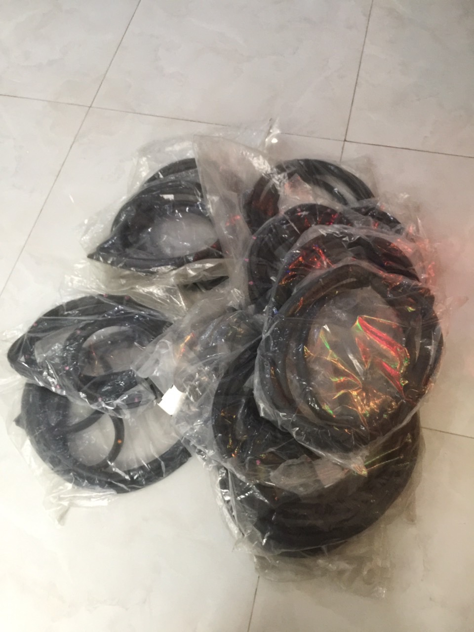 [HCM]Bộ ron ( gioăng ) trên cửa Ford Laser ( 4 cái )