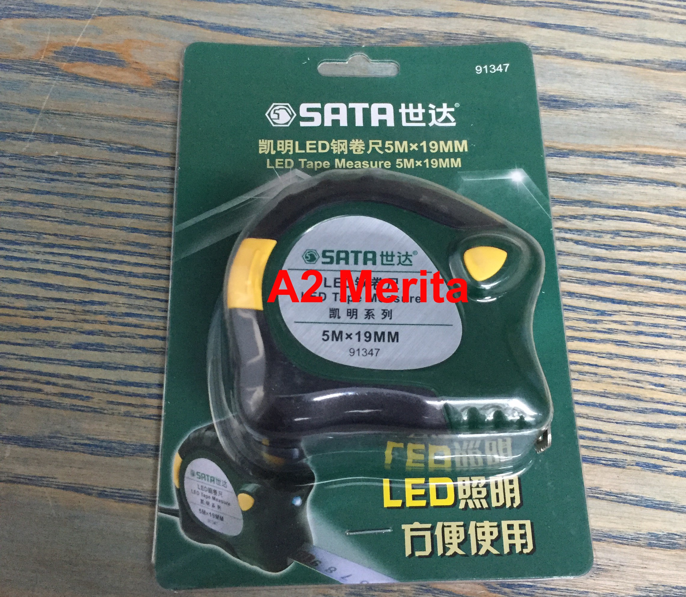 Thước cuốn thép có đèn LED 5.0m SATA 91347
