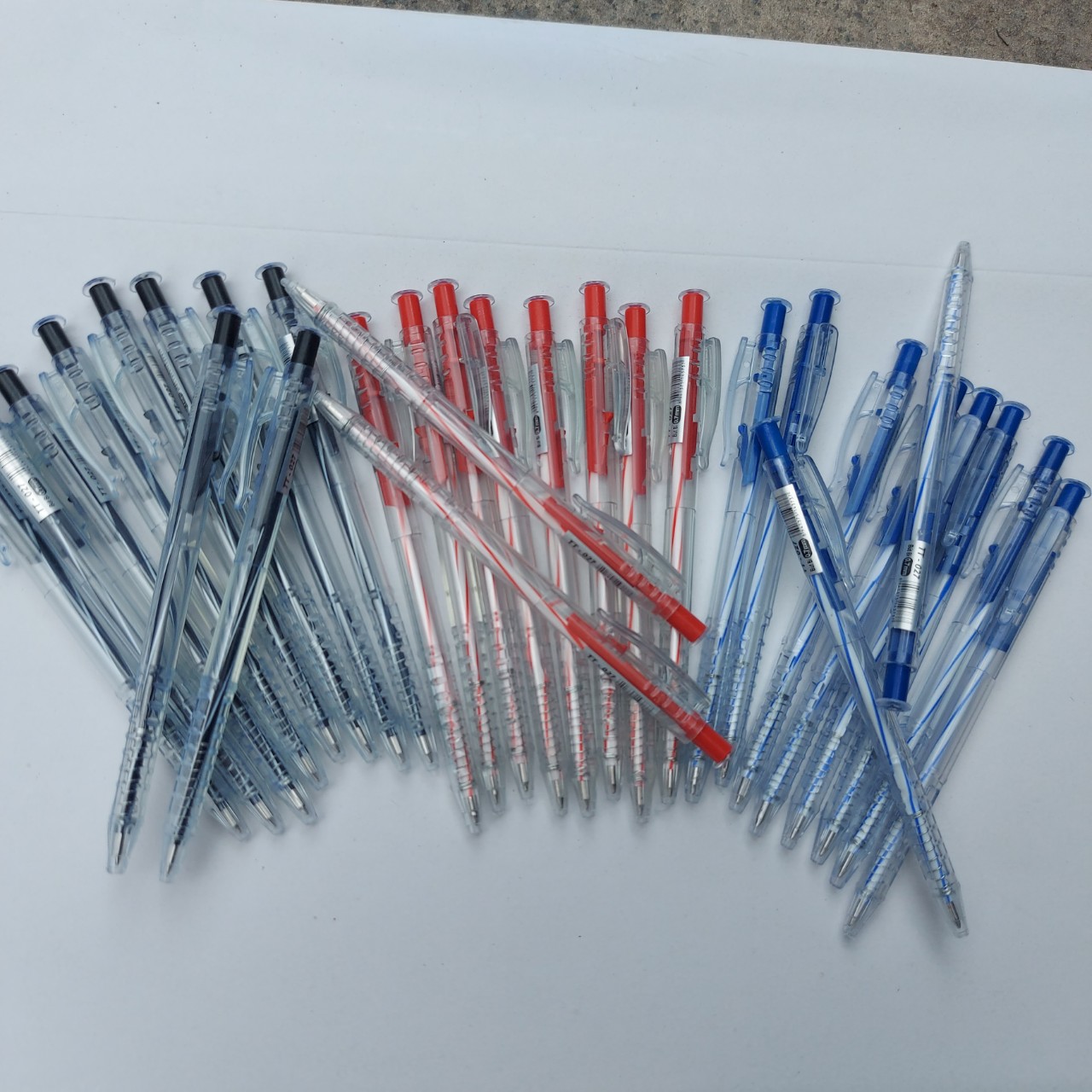 Combo 20 bút bi TT-027 Nét 0.7mm mực xanh - đỏ - đen