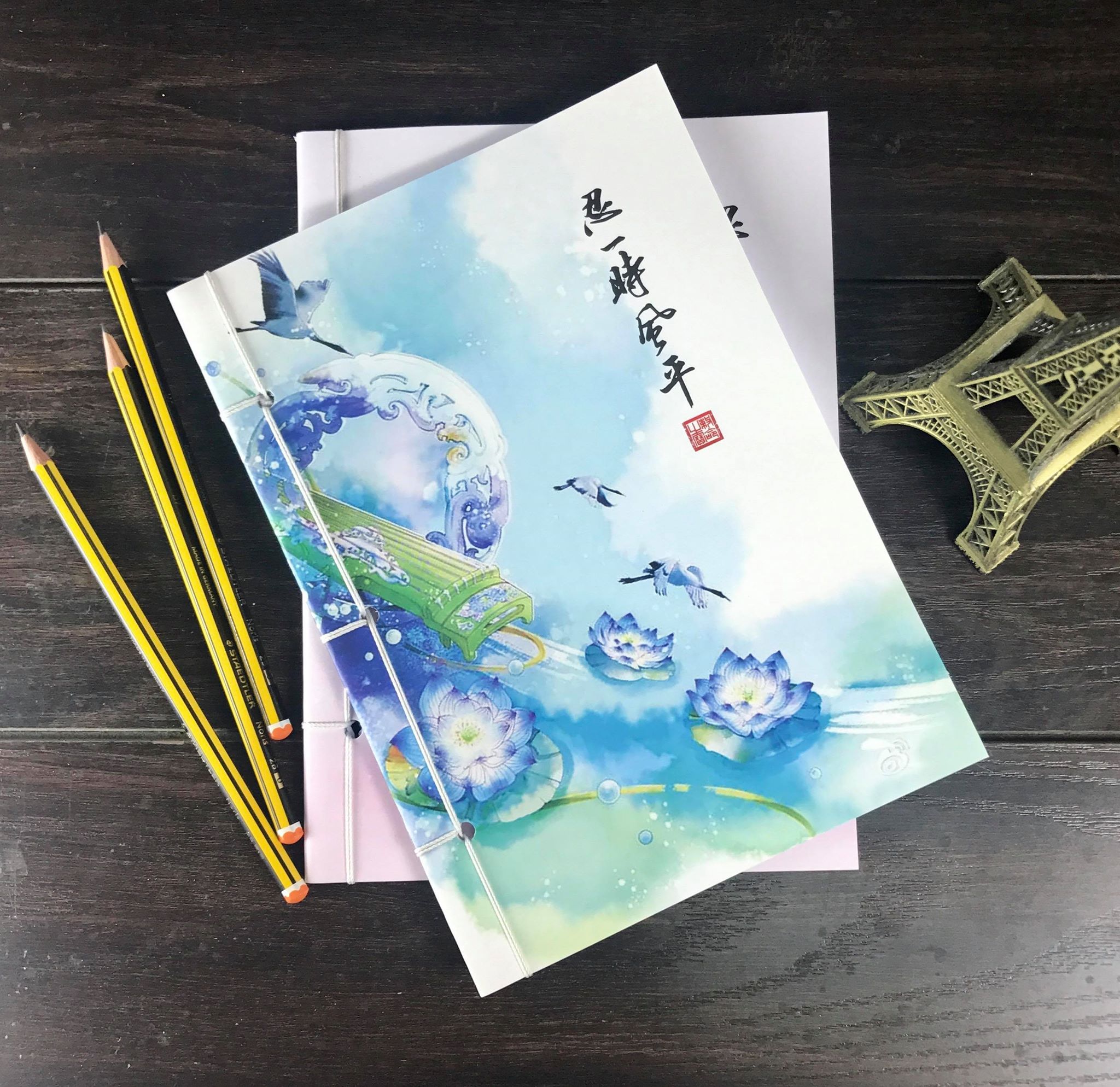 1 vở xỏ dây bìa hoa cổ trang 17x24cm siêu đẹp