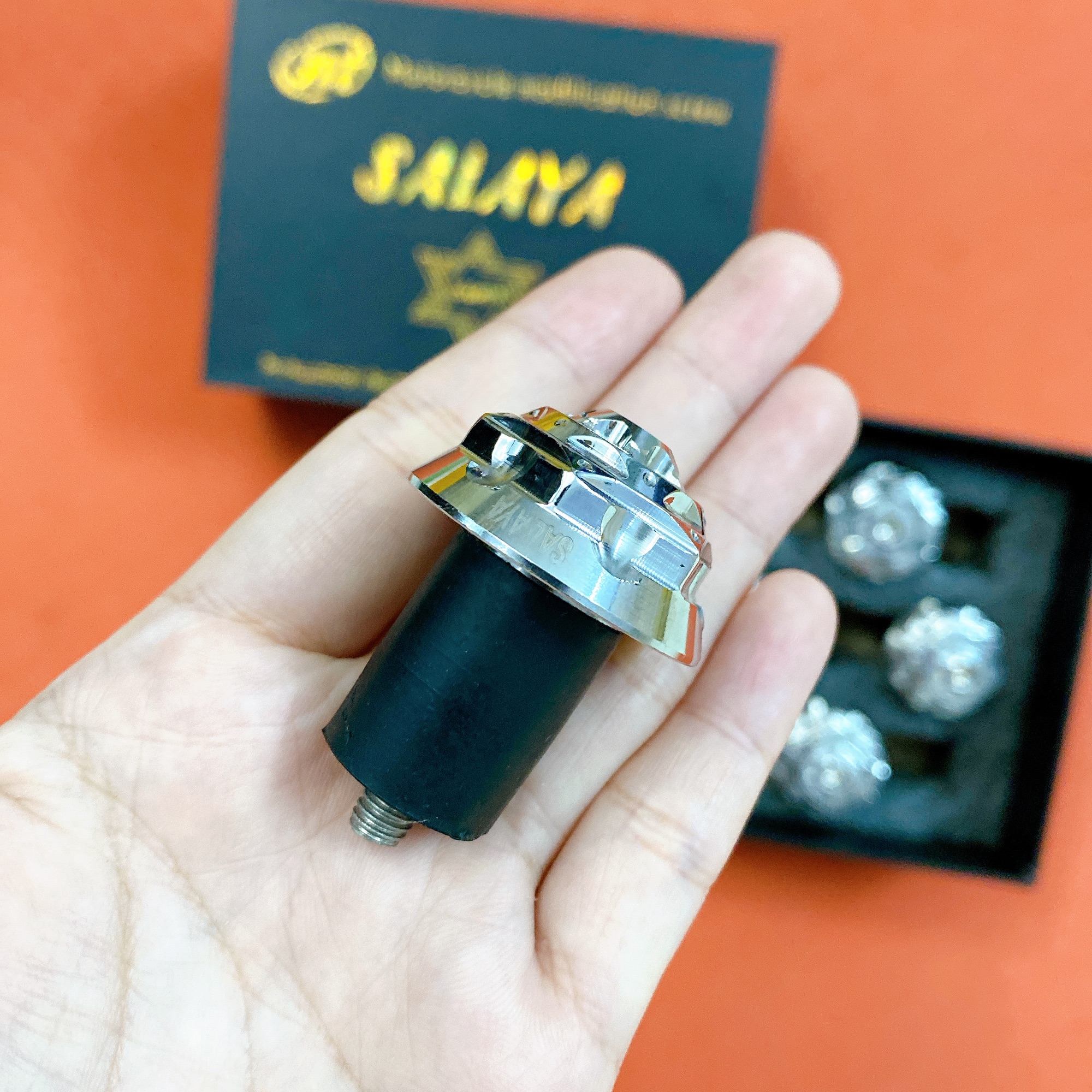 Gù tay lái salaya
