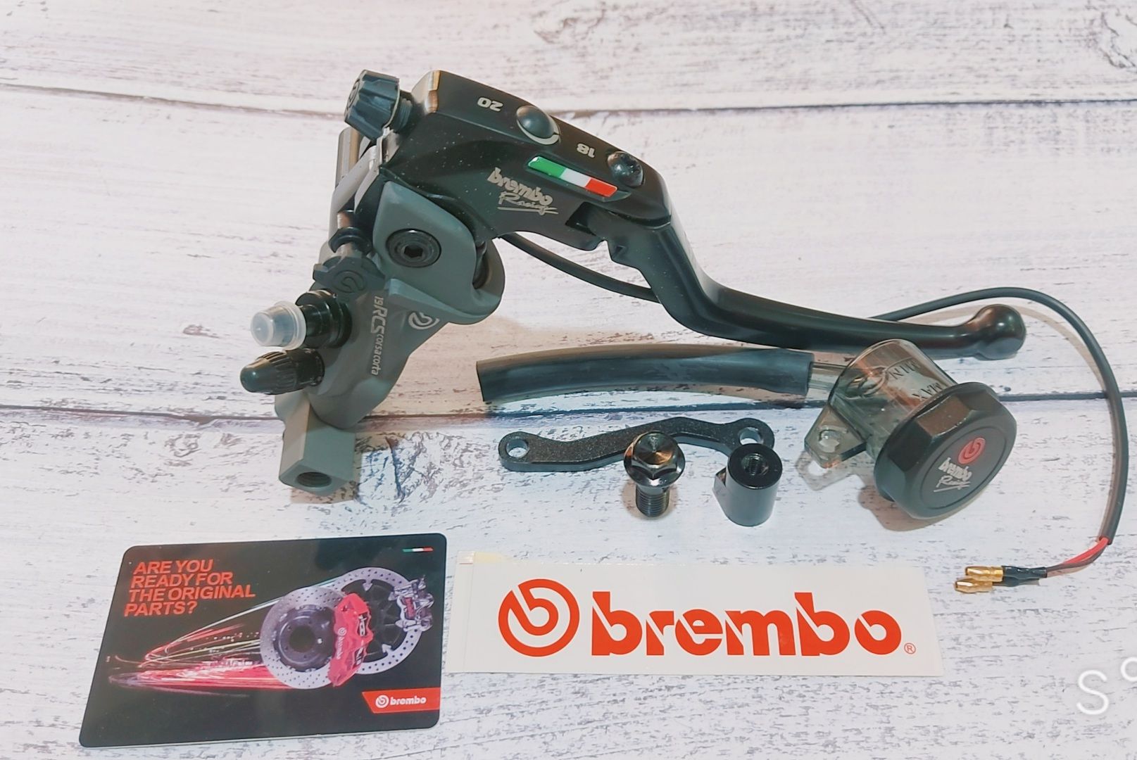 Tay thắng bình Brembo 1:1 tặng kèm bình dầu lớn