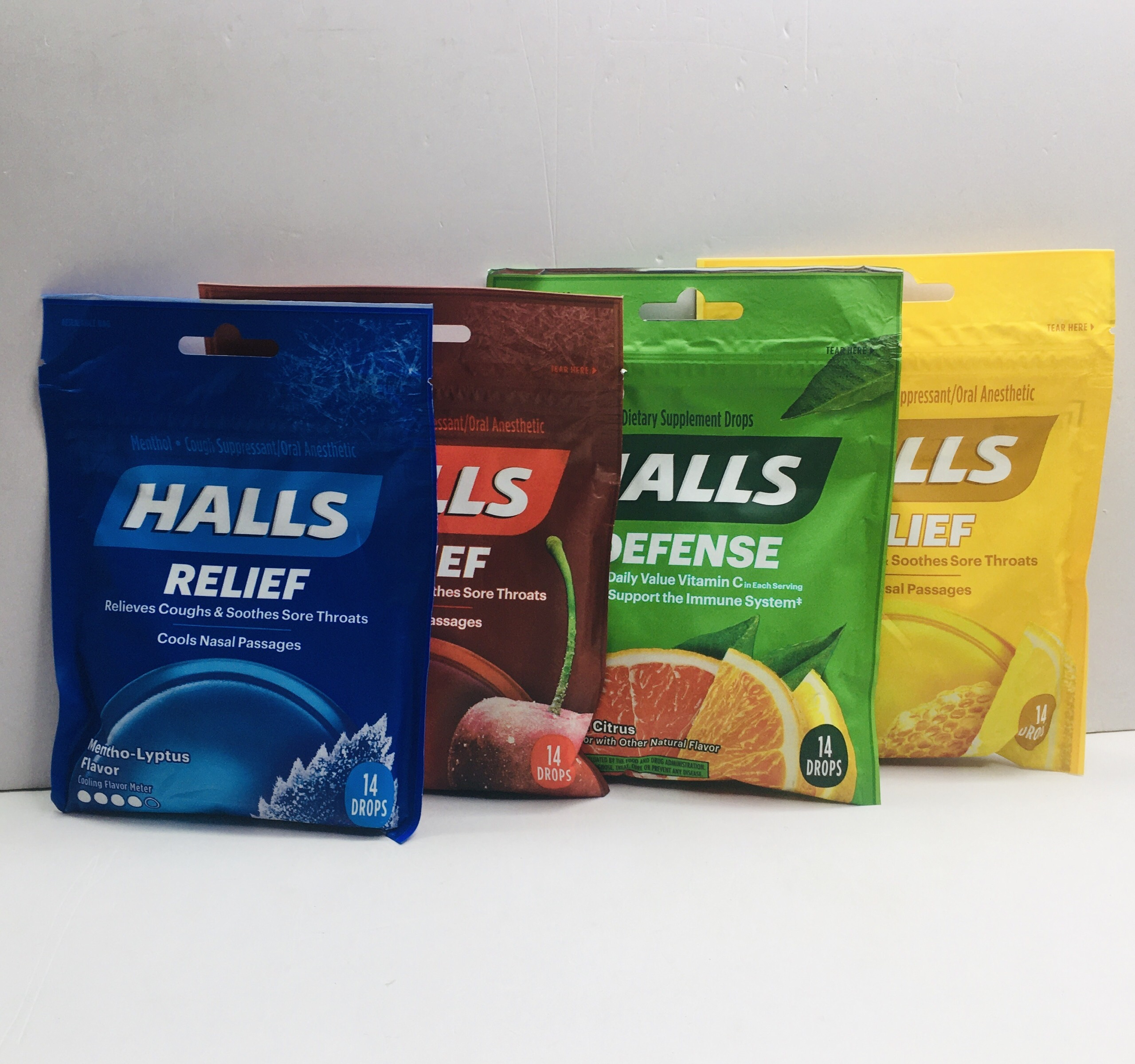Kẹo ngâm giảm ho Halls Relieves Coughs Soothes Sore Throats 14 viên của Mỹ