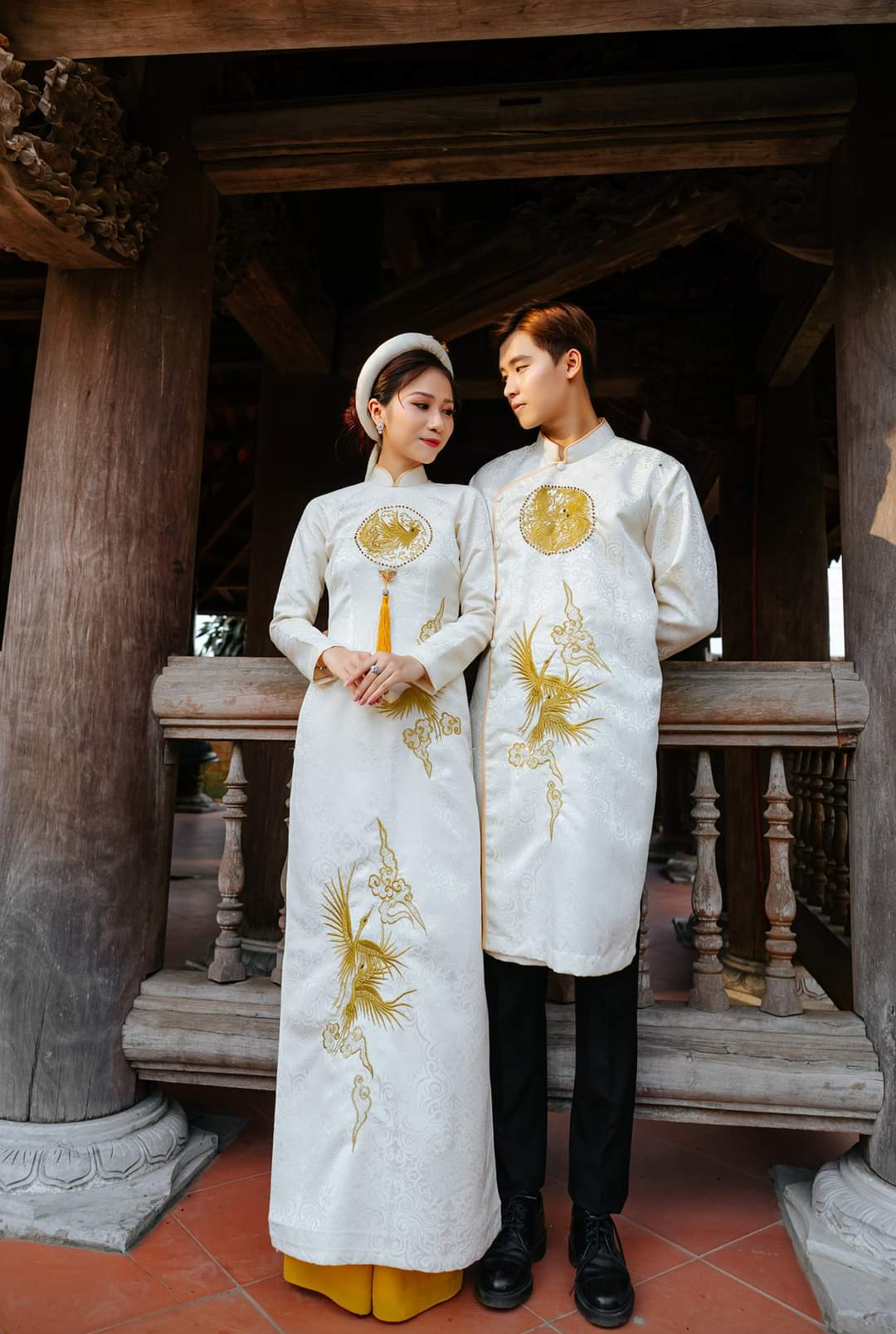 ÁO DÀI CƯỚI CẶP ĐÔI NAM NỮ MÀU TRẮNG KÈM MẤN ĐÔI, ÁO DÀI CƯỚI TRUYỀN THỐNG CAO CẤP