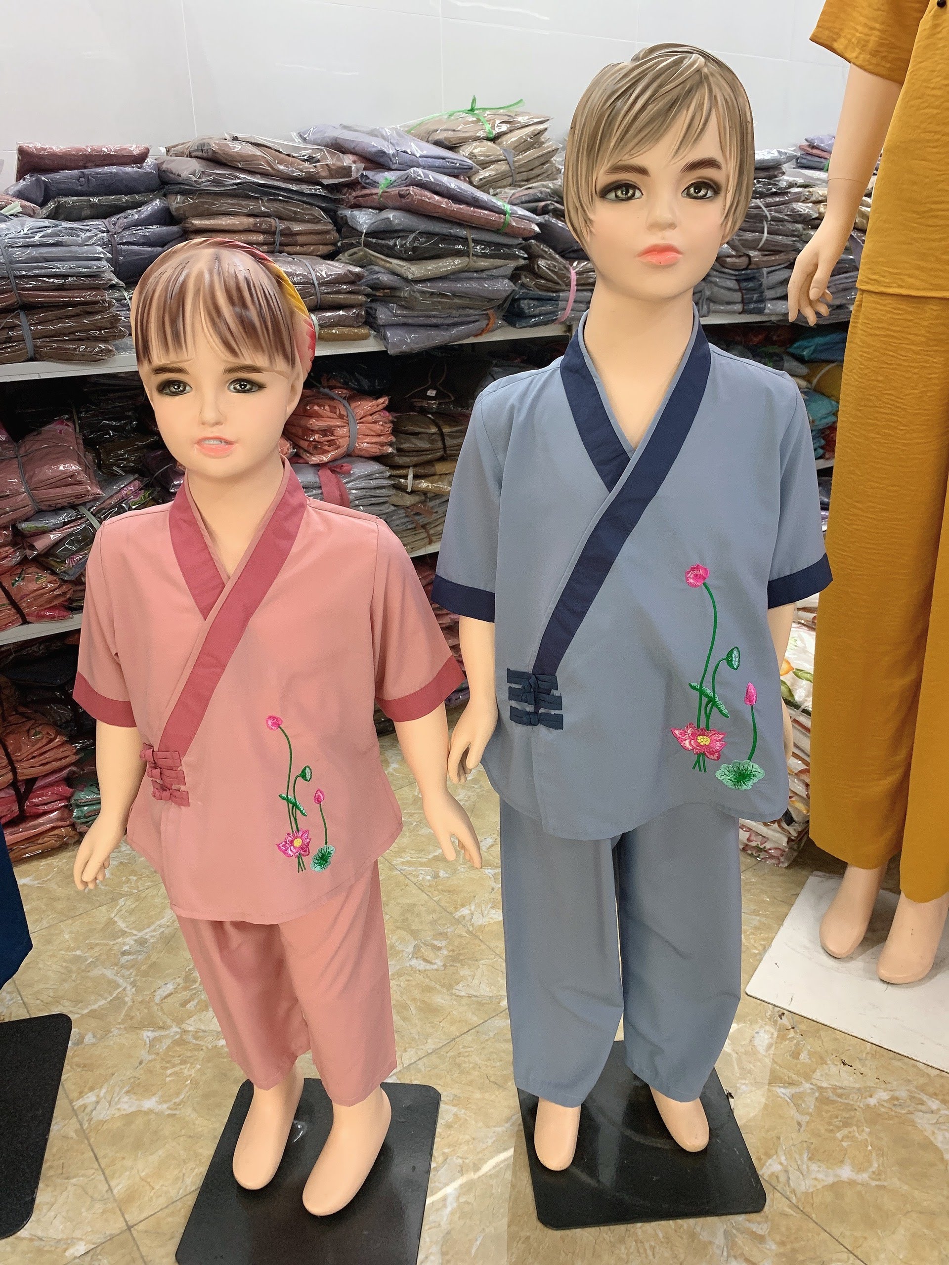 Đồ lam đi chùa bé gái mẫu 3 nút