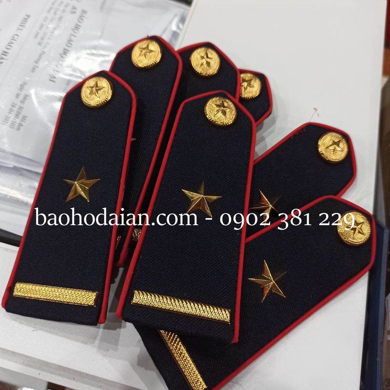 Cầu vai gạch đồng viền đỏ - 1 sao (1 cặp)