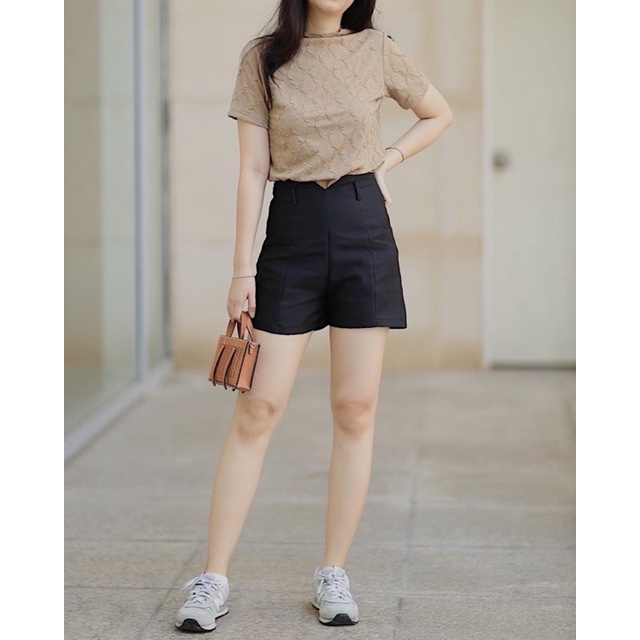 Quần Shorts xẻ V Ruchan