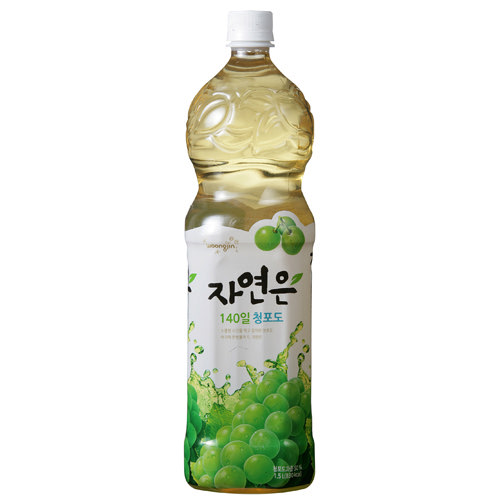 Nước nho xanh Woongjin Hàn Quốc chai 1.5L