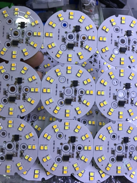 Led miếng 7w 3 mầu điện 220v