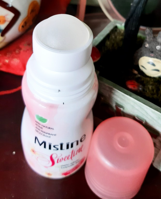 Lăn Khử Mùi MISTINE SWEETINE WHITENING ROLL ON 35 ML