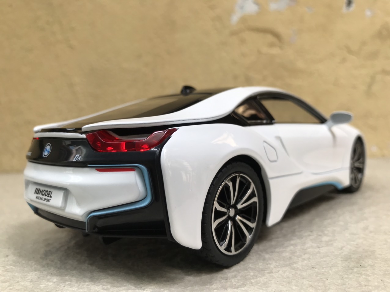 Mô hình xe ô tô BMW I8 1:24