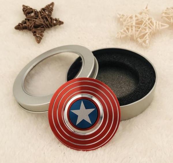 Đồ Chơi Con Quay (Fidget Spinner) Đội trương Mỹ (Captain America) Cực Chất + Quà Tặng Hộp Đựng Bằng Kim Loại