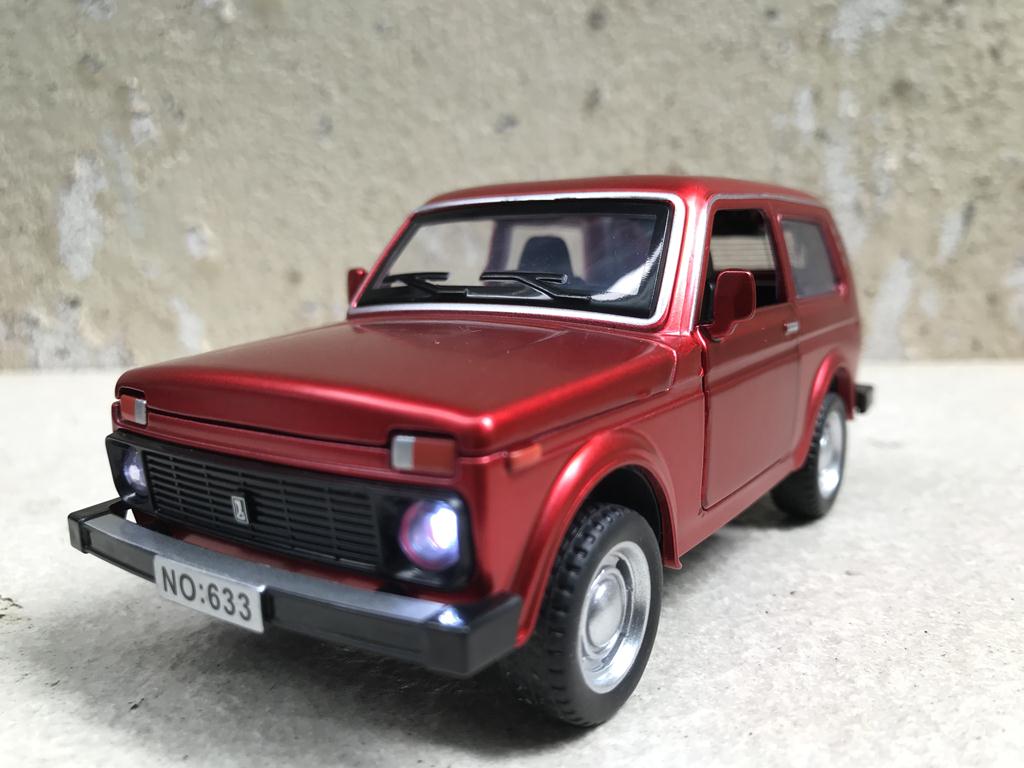 Mô hình xe LADA Urban 2010 - 1:32
