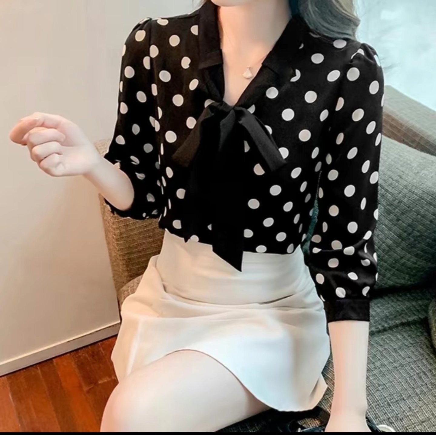 Áo Kiểu Chấm Bi Cổ Phối Nơ Đen