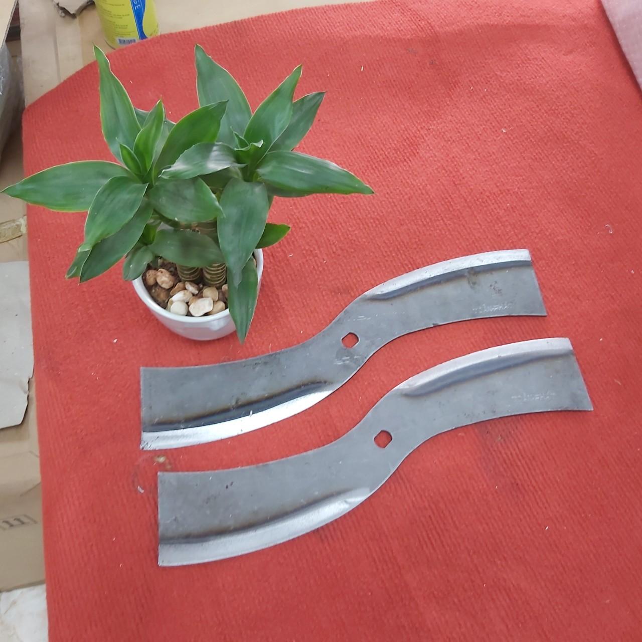 Lưỡi dao dùng cho máy băm chuối sắc bén.