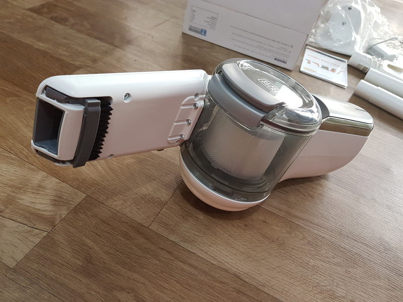 Máy hút bụi dùng pin Black&Decker PV1820LF-B1