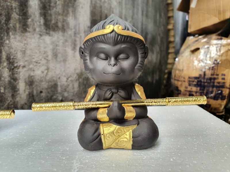 Tượng tôn ngộ không trang trí bể cá (tặng kèm gậy)