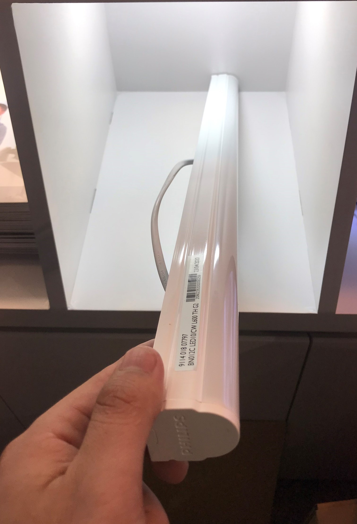 [HCM]Bộ máng đèn PHILIPS 0m6 LED T8 BN012C 10W - ( tiết kiệm hơn  sáng lâu hơn )