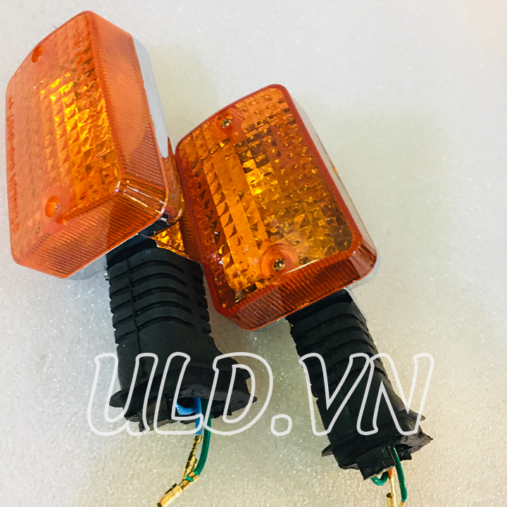 ĐÈN XI NHAN SAU XE 82