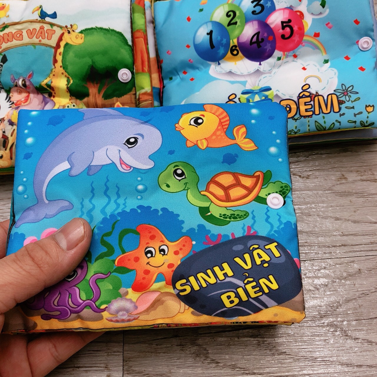 Đồ chơi sách vải cho bé