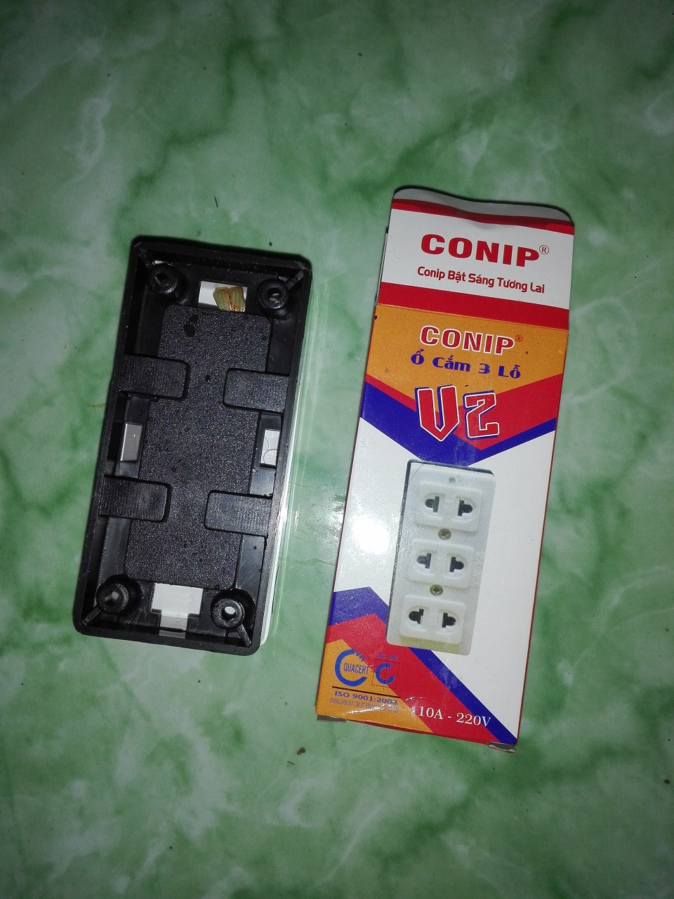 Ổ cắm điện 3 lổ  Conip V2