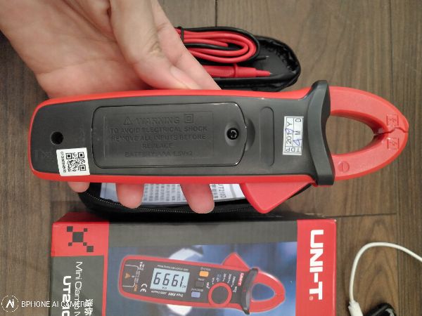 Đồng hồ kẹp dòng UNT 210D Zin