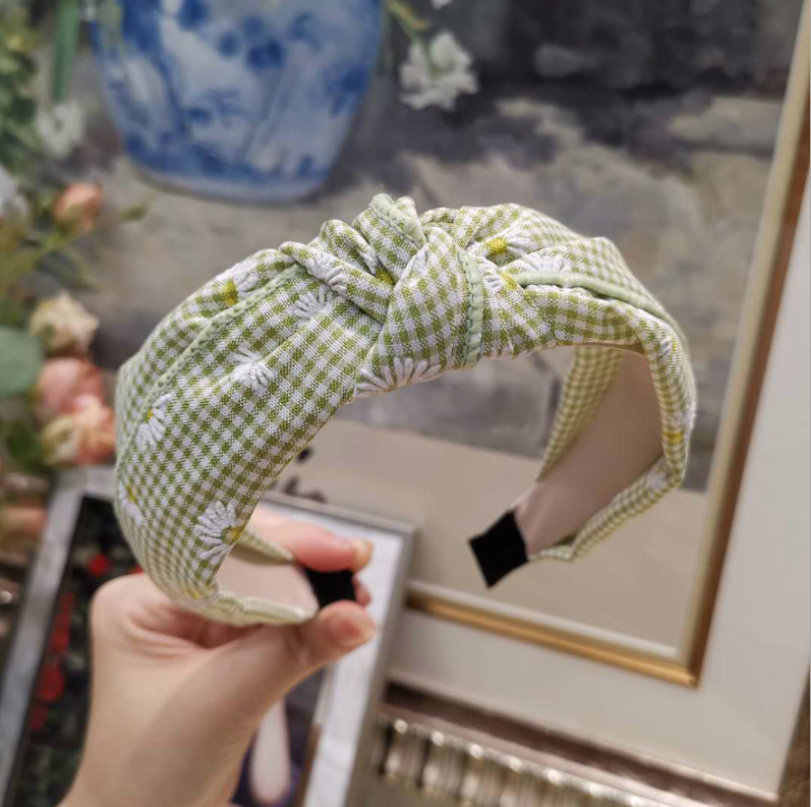 Cài tóc caro hoa cúc họa tiết cho nữ