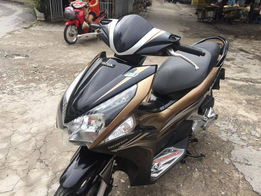 Bộ ốp trước cánh yếm ab 110 đầu to đầu bò 2011-2012 air blade 110 đầu to honda