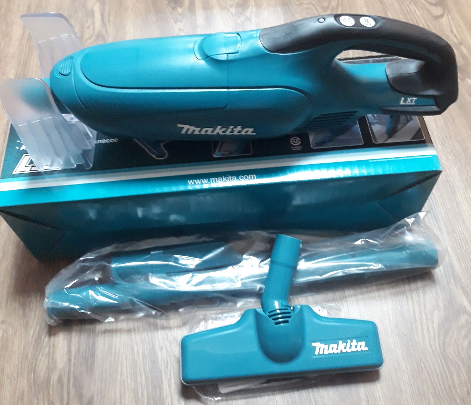 máy hút bụi makita DCL182Z
