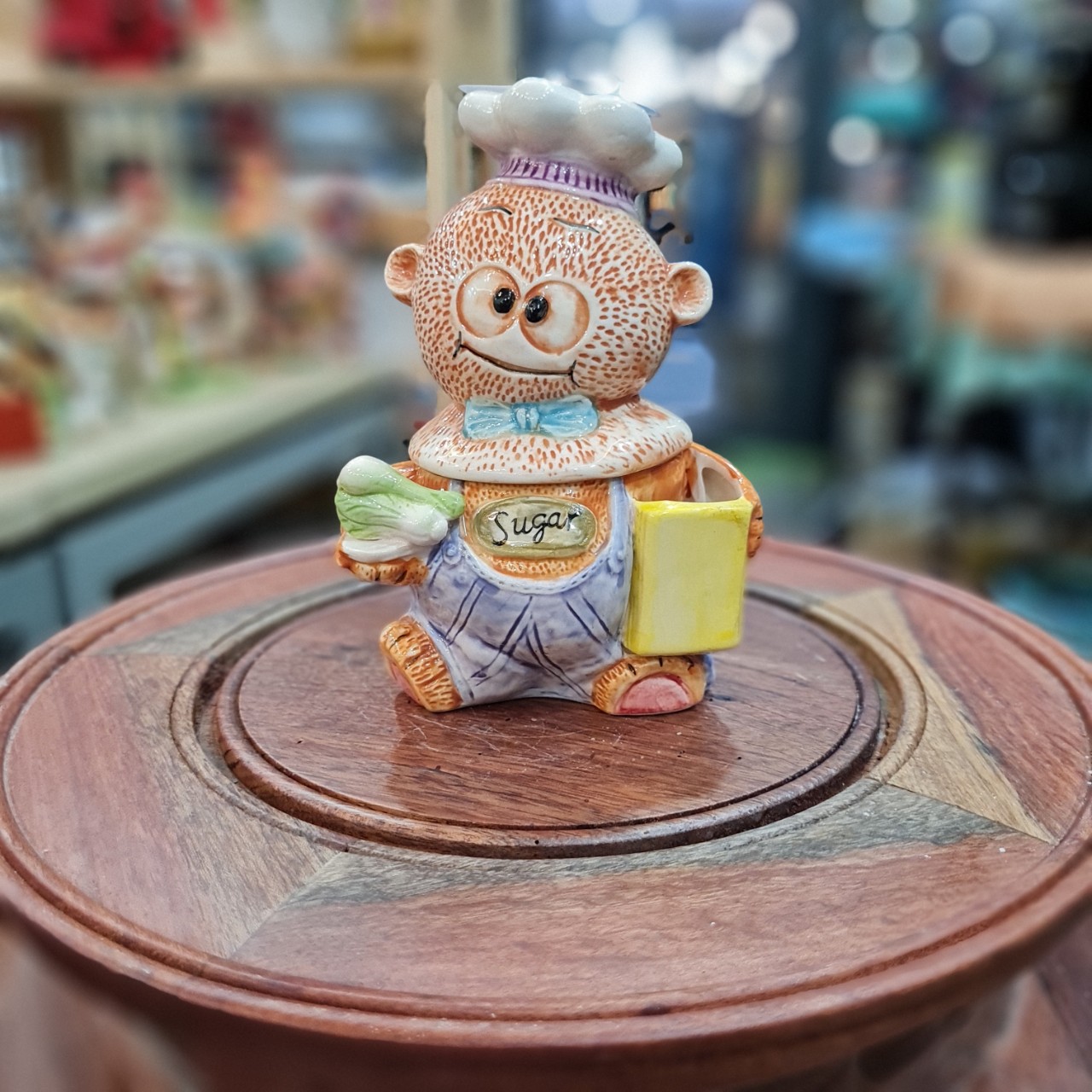 Hũ, lọ bằng gốm sứ hoạ tiết nổi 3D phong cách Châu Âu