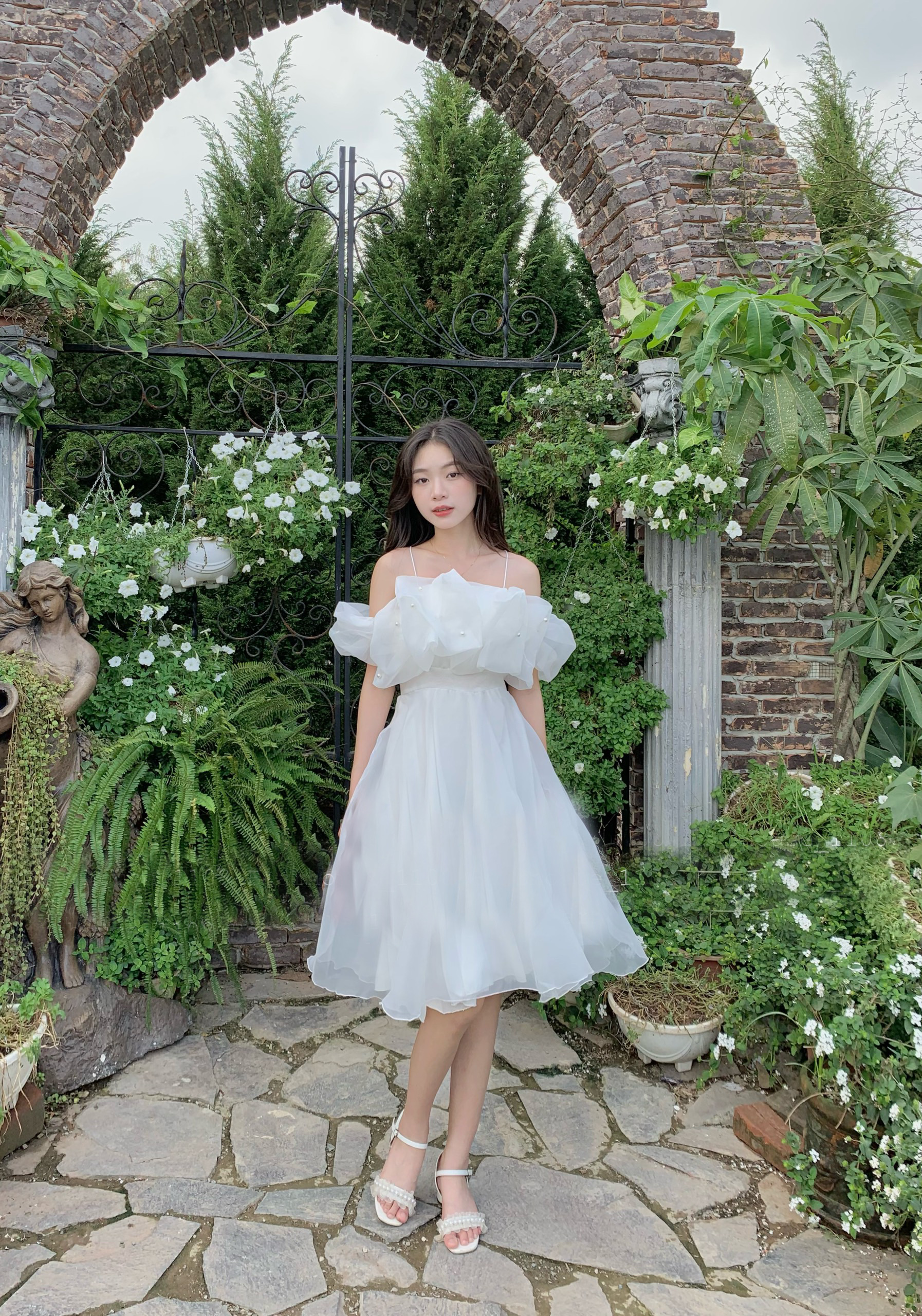 Đầm trễ vai công chúa đính ngọc Jasmin