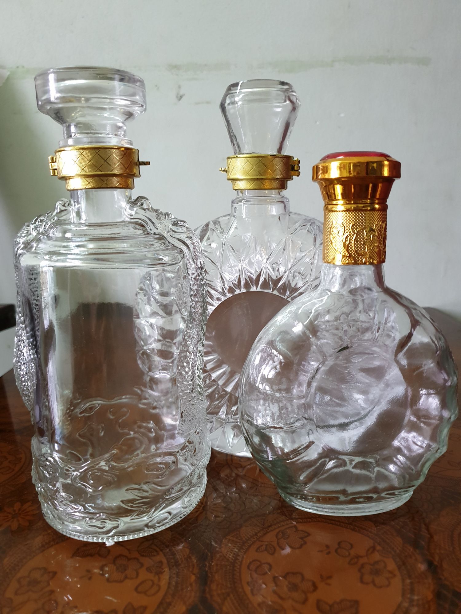 chai thủy tinh đựng rượu