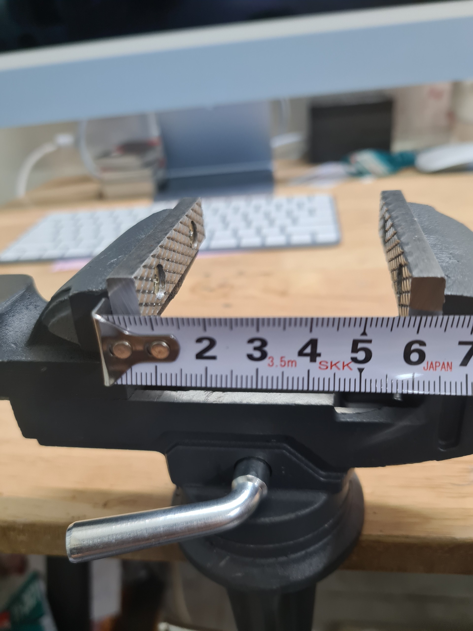 Êto kẹp bàn xoay 360 độ Total THT6126