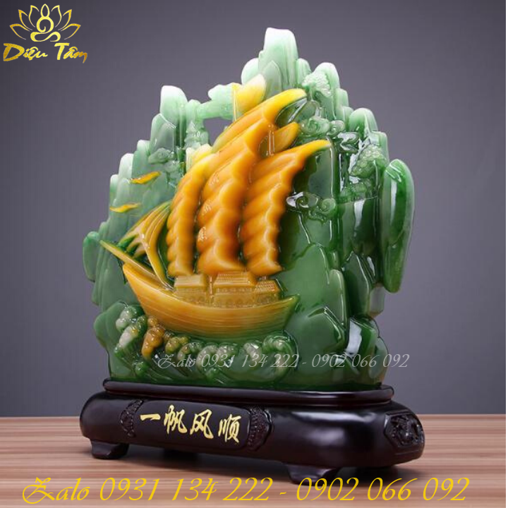 Wind-up sailing craft statue