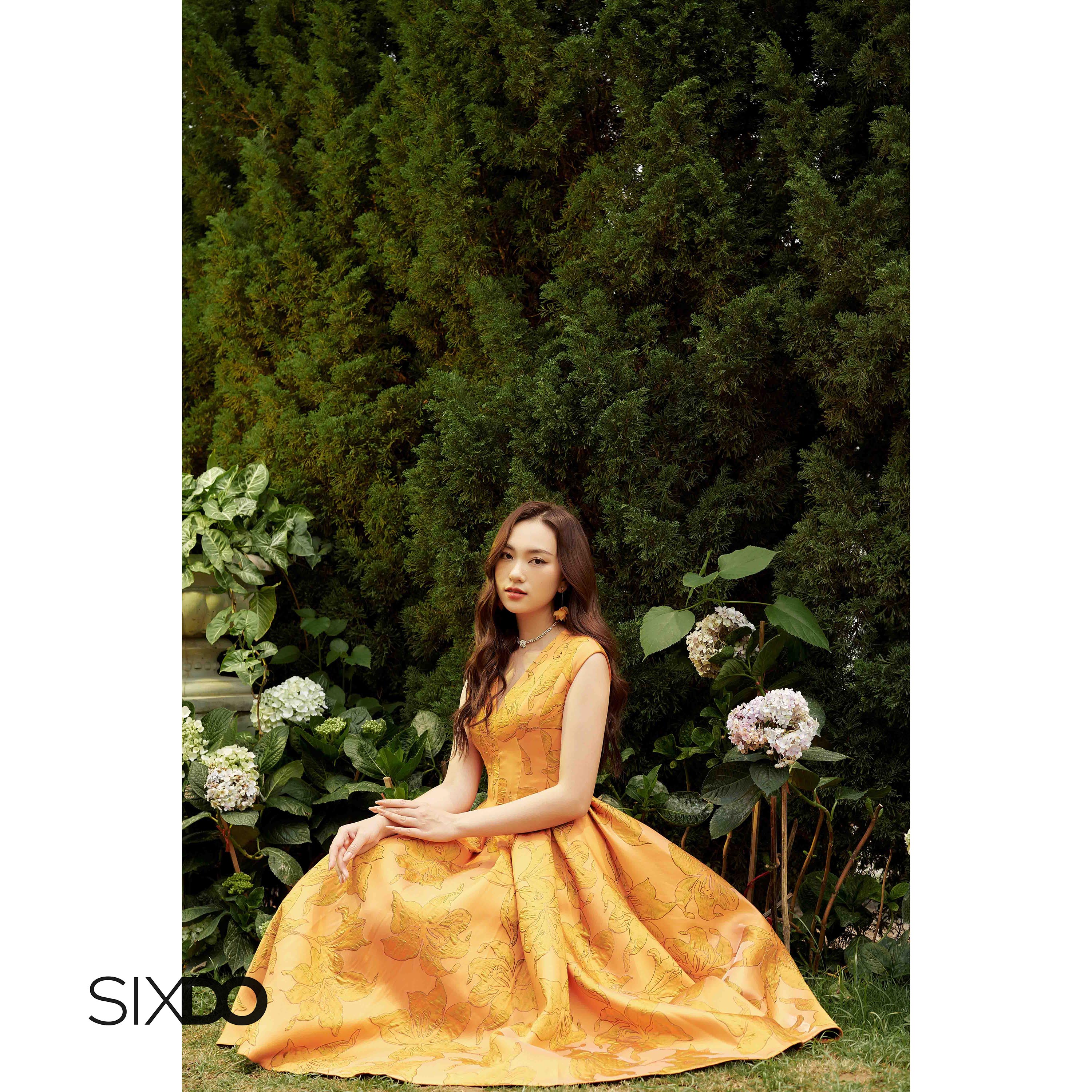 Đầm gấm sát nách cổ V SIXDO (Orange Lily V-neck Midi Brocade Dress)