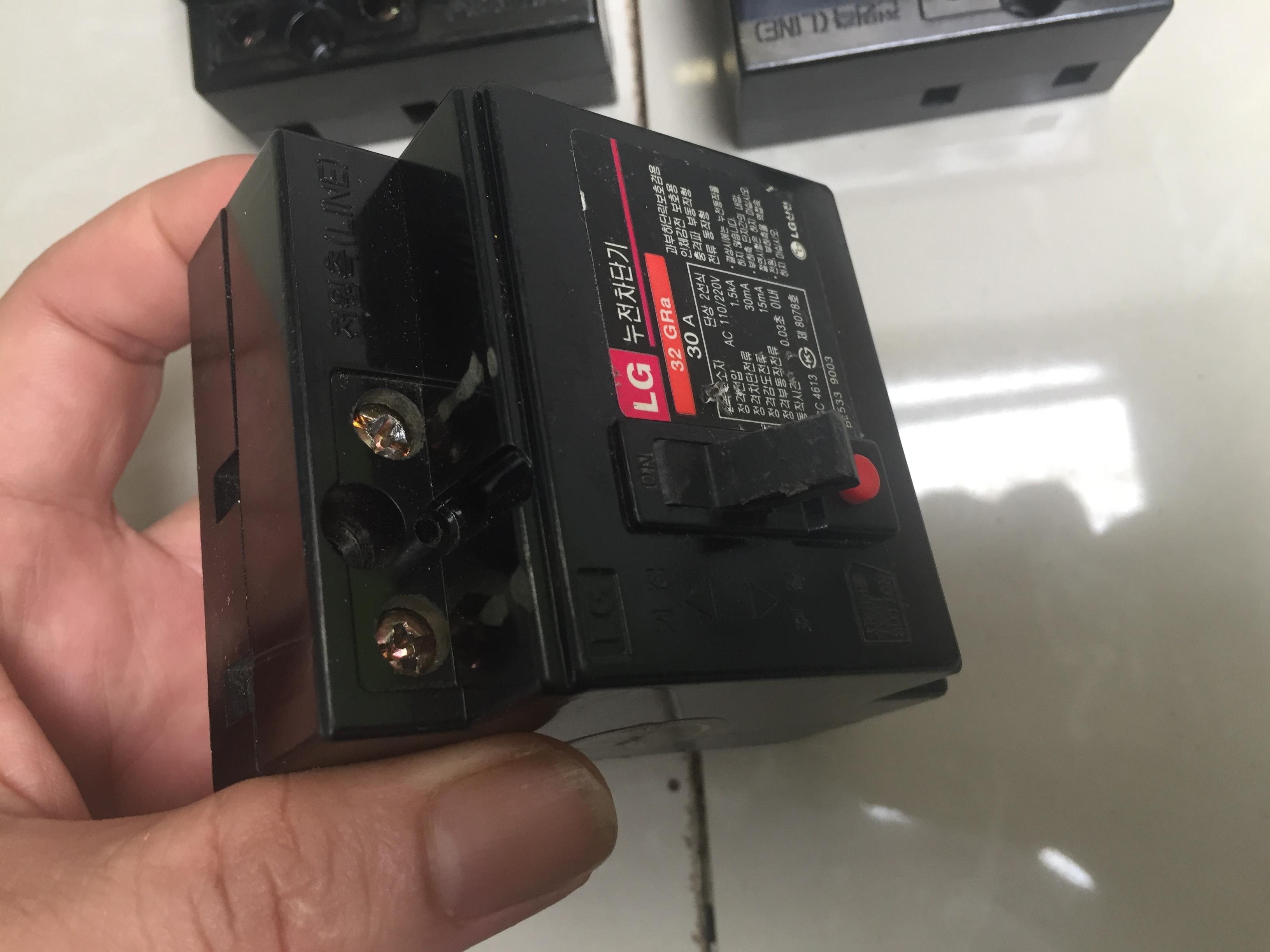 ELCB CB Cầu Dao Chống Giật Hàn Quốc LG 30A