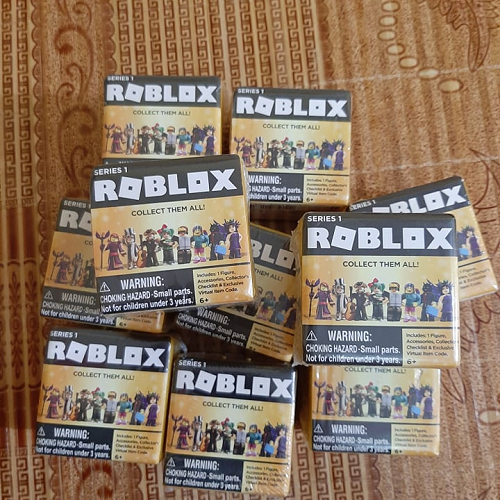 Roblox Toy Box Series 1 Chinh Hang Co Code Hộp Ngẫu Nhien Lazada Vn - roblox toy box series 1 1 hộp shopee việt nam